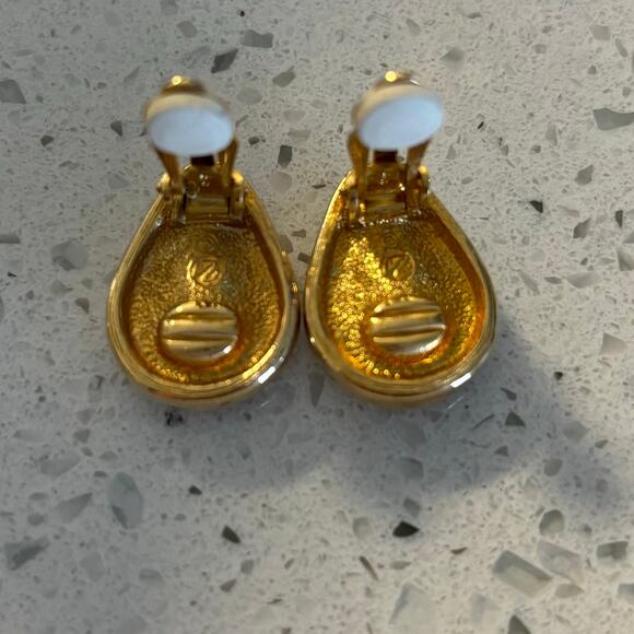 Vintage SWAROVSKI gold crystal designer runway clip on earrings - Picture 3 of 8